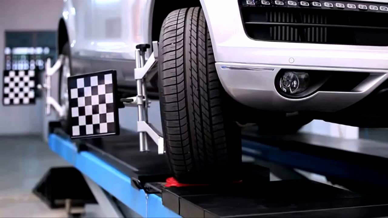 Como sei se preciso fazer o alinhamento e o balanceamento