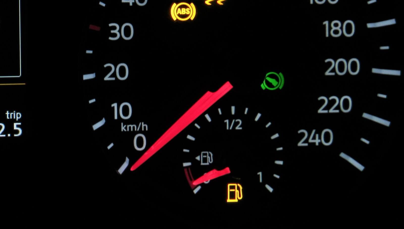 Andar com tanque na reserva pode trazer problemas para o seu carro